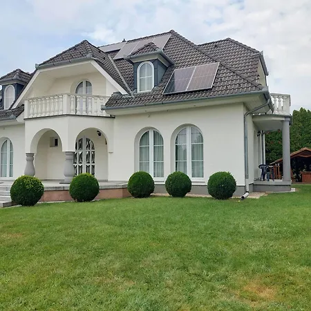 Feher Haz * Gyenesdiás