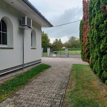 Feher Haz * Gyenesdiás