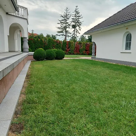 Feher Haz * Gyenesdiás