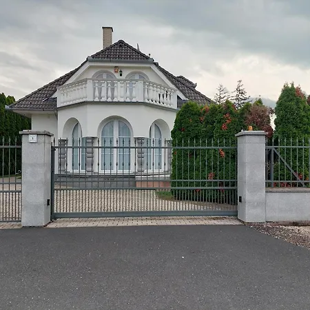 Feher Haz * Gyenesdiás